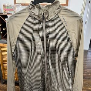 Brooks running windbreaker